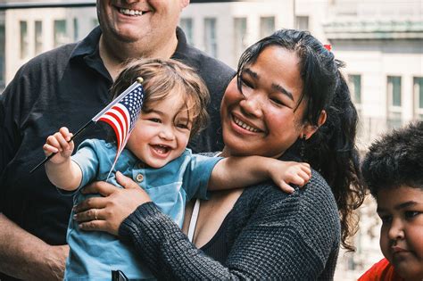 40 Immigrants Granted Us Citizenship At Ny Public Library Naturalization Ceremony