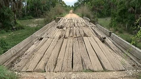 Após ônibus despencar de ponte moradores cobram construção de nova