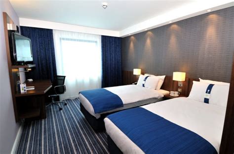 Top 5 Hotels Near Heathrow Airport with On-site Parking – Day out in London