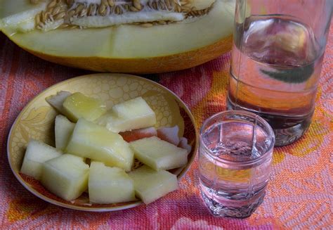 Совместимость арбуза, дыни и алкоголя – можно ли закусывать
