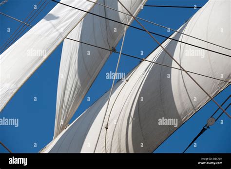 Gr Ement De Voilier De Grand Bateau Banque De Photographies Et Dimages