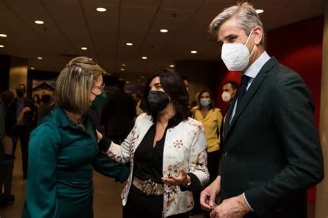 Foto de la Gala de la Educación Aragonesa en Zaragoza con la ministra