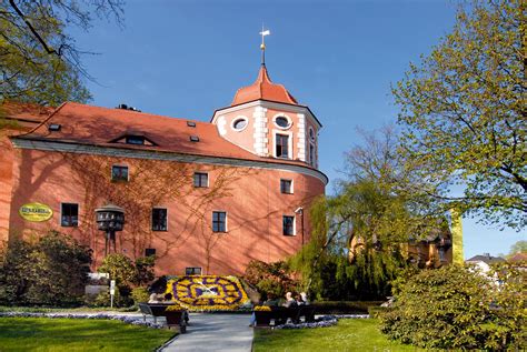 Blumenuhr und Meißner Porzellanglockenspiel in Zittau Ausstellung