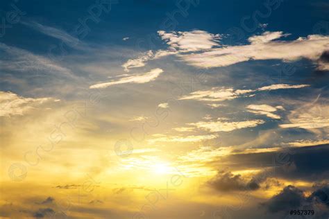 Cumulus Nubes De Puesta Del Sol Con Puesta Del Sol Foto De Stock