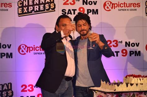 Shahrukh Khan At Chennai Express Success Bash In Mumbai On 6th Nov 2013