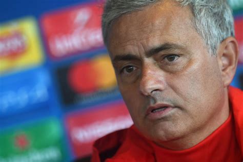 Manchester United Jose Mourinho Makes Bizarre Criticism And Gives