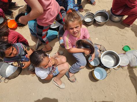 Humanitarna katastrofa u Gazi Gužve u redovima za hranu ljudi ne mogu