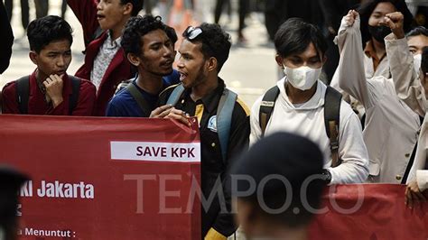 Bem Nusantara Gelar Aksi Unjuk Rasa Selamatkan Kpk Foto