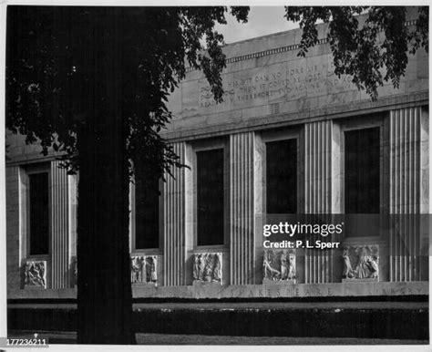 341 Folger Library Photos & High Res Pictures - Getty Images