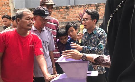 Dosen ITERA Latih Warga Olah Limbah Rumah Tangga Jadi Sabun Dan Kompos