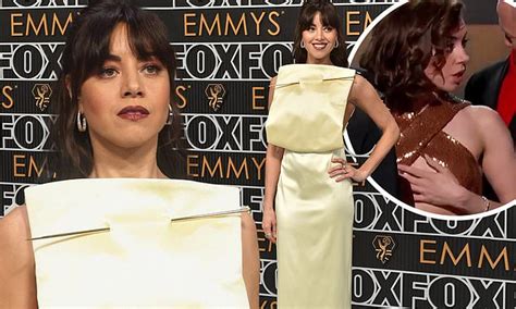 Emmys 2024 Aubrey Plaza Goes Viral For Looking Like A Post It Note In