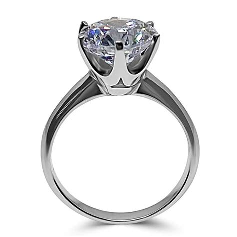 Fake Diamond Rings that look REAL from Luxuria Diamonds