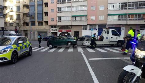 Un Conductor Ebrio Se Empotra Con Su Veh Culo Contra Un Edificio En La