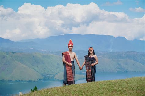 Pernikahan Adat Batak Toba Perayaan Cinta Dalam Balutan Doa Keluarga