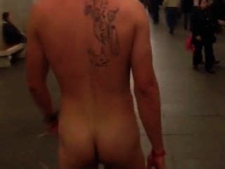 Caminando Desnudo En La Estaci N De Tren Xchica