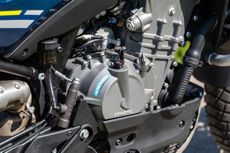 CFMoto 800MT je nejlevnější motorka ve své kategorii 