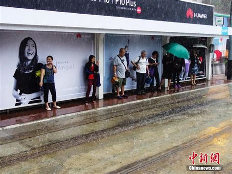 香港发出今年首个黑色暴雨警告信号[组图] 图片中国 中国网