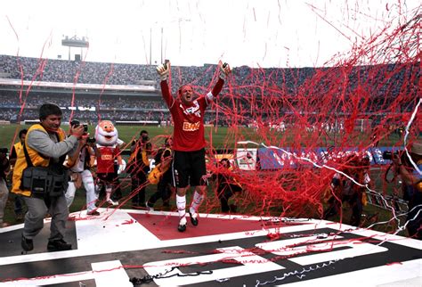 Dia Histórico Na Festa De Ceni Tricolor Vence E é Líder Do Brasileiro Spfc