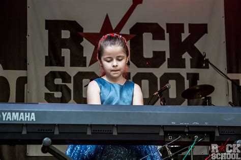 Пиано - Уроци - RockSchool - Музикални уроци