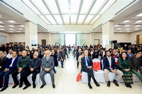 Alejandro Quincoces Expone En El Palacio Real De Madrid Dentro De La