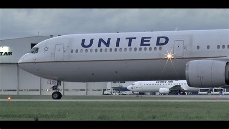 VIDEO Military Charter United Airlines 767-400 Takeoff from Ottawa