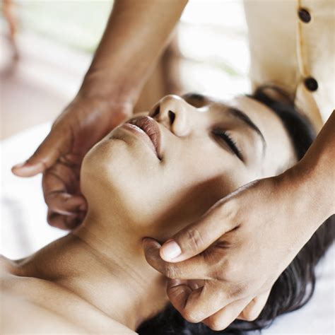 Facial Lymphatic Drainage Massage