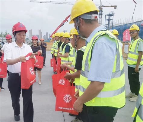 张建华带队赴金沙湾医学综合体项目现场走访慰问