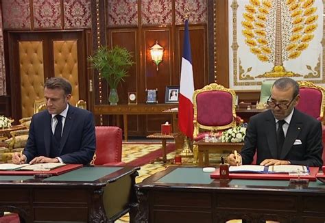 SM le Roi Mohammed VI et le Président Emmanuel Macron signent à Rabat