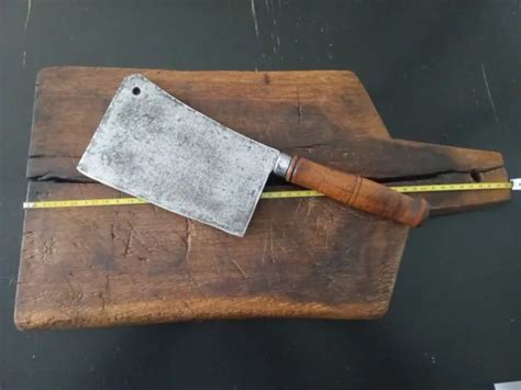 PLANCHE À DÉCOUPER ancienne En Bois Avec Une Feuille De Boucher