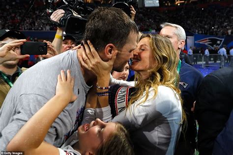 Gisele Bündchen Plants A Kiss On Husband Tom Brady At Super Bowl