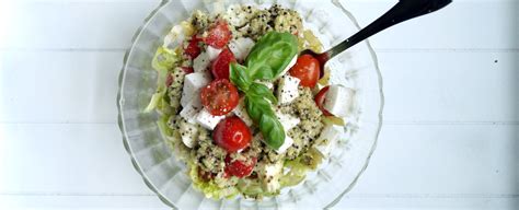 Quinoa Met Zelfgemaakte Pesto Tomaatjes Mozzarella En Ijsbergsla