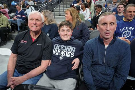 UConn's Dan Hurley brings legendary hoops family back to Final Four ...