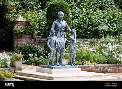 Princess Diana Th Birthday Memorial Statue Sunken Garden Kensington