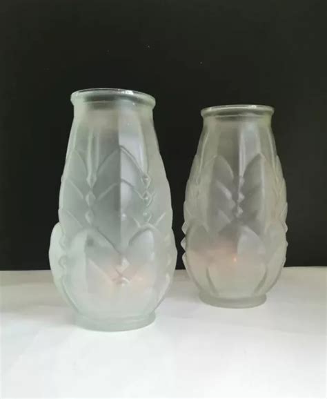 PAIRE DE VASES en Verre Blanc Dépoli Soufflé Pressé Moulé Art Déco 1930