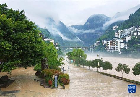 重庆6个区县遭遇大暴雨 3条河流超保证水位 搜狐大视野 搜狐新闻