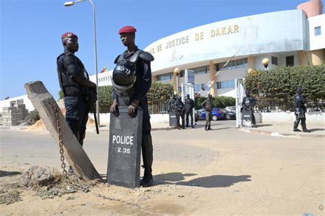 Au Sénégal première confrontation entre Adji Sarr et lopposant