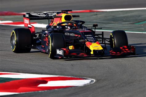 Foto S Max Verstappen In Actie Met De Nieuwe Red Bull Rb Op