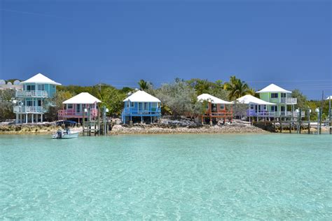 Guide to visiting Staniel Cay Yacht Club Bahamas in the Exumas