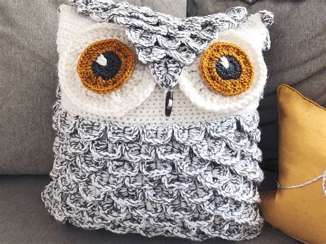 Snowy Owl Pillow – Share a Pattern