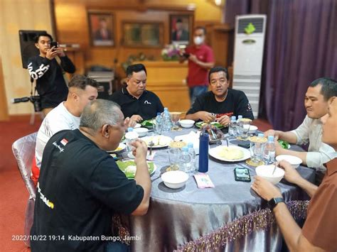 Bupati Bungo H Mashuri Sp Me Menjamu Makan Malam Wakil Gubernur