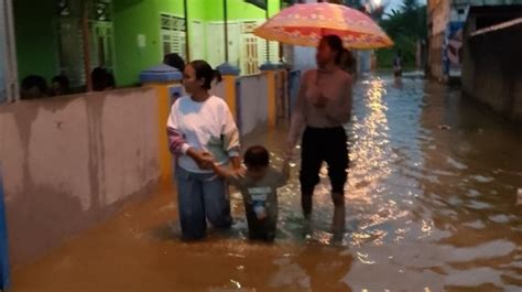 Penampakan Banjir Rendam Perkampungan Di Rangkasbitung Akibat Hujan