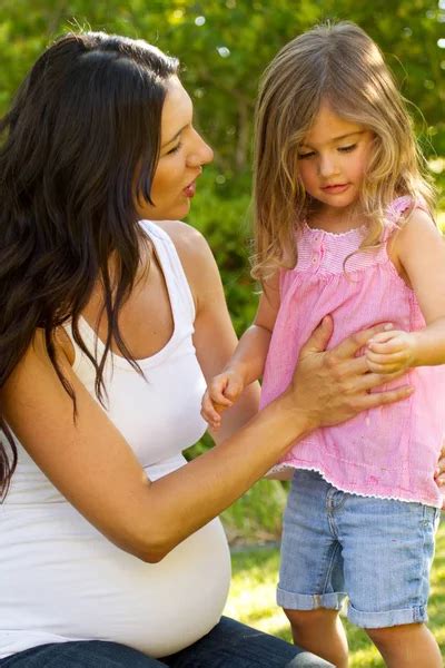 Mère Parlant à Sa Fille Images Libres De Droit Photos De Mère Parlant