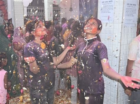 Holi Of Flowers In Raisen Holi Of Flowers Was Played In Radhakrishna