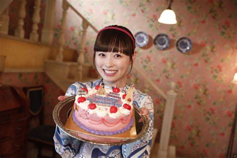 （写真）福原遥が26歳に！ 『マル秘の密子さん』撮影現場で上杉柊平と清水尋也がサプライズでお祝い ドラマ ニュース ｜クランクイン！