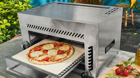 Lidl Verkauft Gro En Oberhitze Gasgrill Mit Pizzastein Zum Hammerpreis