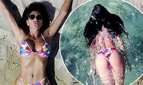 Bikini Clad Nicole Scherzinger Shows Off Her Figure Daily Mail Online