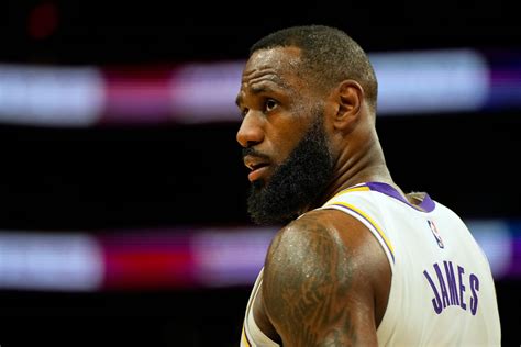 Lebron James Agrees To A Two Year Extension With Lakers Source Says