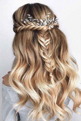 Graduation Hairstyles To Pair With Your Cap And Look Great ★ See More