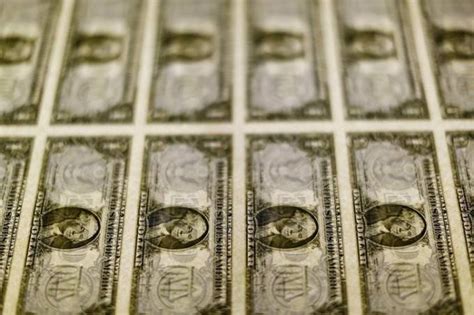 Dólar Interrompe Série De Quedas E Sobe Influenciado Por Cenário