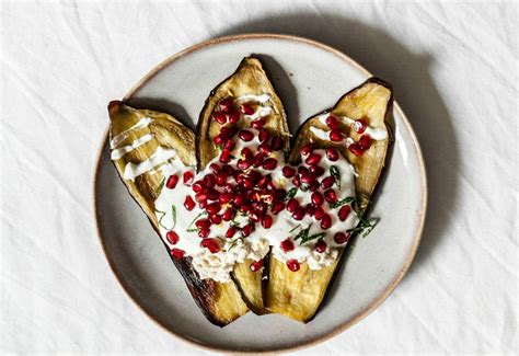 Geroosterde Aubergine Met Granaatappel En Pijnboompitjes Foodness Nl